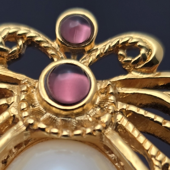 Avon Gold and Pearl Insect Brooch - Picture 3 of 11